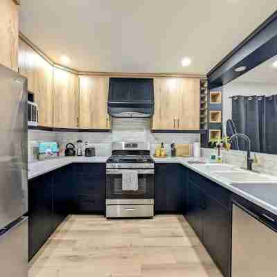 Bright 2BR Home – Walk to Shops & Restaurants Others