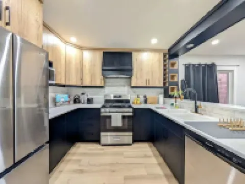 Bright 2BR Home – Walk to Shops & Restaurants