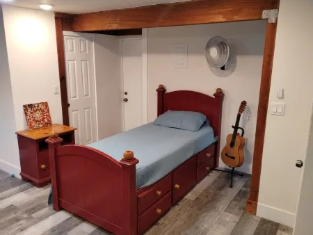 Spacious 5-bedroom house in lovely Spring Valley with WiFi, pet friendly, yard