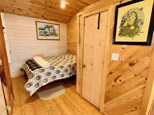 Cozy Winter Cabin, Relaxing Peace on Georgian Bay Tay Trail, Escape Busy Life.