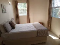 Charming 2-bedroom apartment with WiFi, AC in lovely St David's Hotels in Corinth