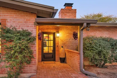 Private Foothills Villa + Panoramic Views + Heated Pool/Spa