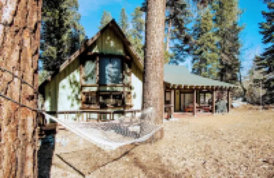 Many Beds! EV Charger! Pets OK! Minutes to Trail of 100 Giants, Sequoias, Rivers