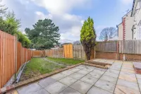 Home for Contractor/Families close to Birmingham City Centre & Attractions & M5 Hotels in Oldbury