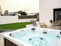 Modern villa with Spa 10 pers Hotels in Santec