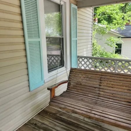Charming 2Br-3Bed Home with WiFi Wooden Rockers on Porch in Wonderful Kannapolis