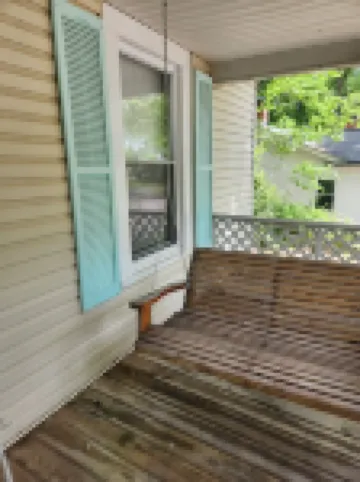 Charming 2Br-3Bed Home with WiFi Wooden Rockers on Porch in Wonderful Kannapolis