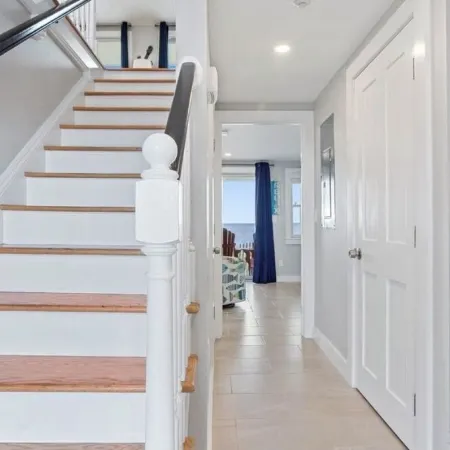 DIRECT OCEANFRONT YEAR ROUND!!! PRIVATE BEACH 2bedrm/2bath sleeps 6 park/4 cars