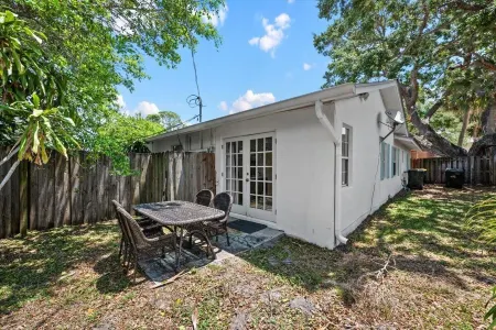 Charming 3-bedroom house in Pleasant Stuart with WiFi, AC