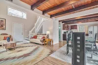 3 Bedroom 2 Bath rustic contemporary in an amazing Peen Estates. 30 day minimum.