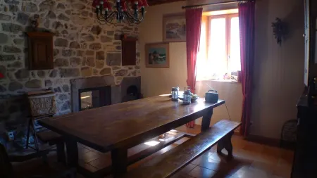 A cosy ancient farmhouse with a stunning view on the surrounding mountains