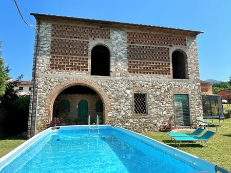 Bicchio Court 10 beds Отели рядом с достопримечательностью «Parrocchia Dei Ss. Maria Assunta e Jacopo Maggiore di Lammari»