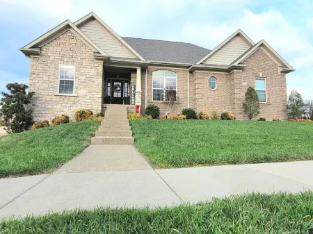 Perfect ranch style home for the Bourbon Trail w/ screened-in porch