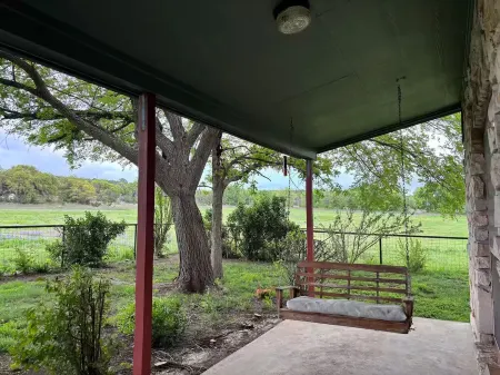 DbarD Ranch Отели рядом с достопримечательностью «Doeskin Ranch»