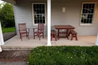 Spacious 2 BR home, just minutes from Berlin, OH. Hotels in Berlin Township