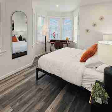 Newly Renovated 2 Bedroom in Southie! Rooms