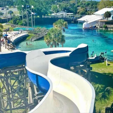 Cozy 2-bedroom RV with WiFi, AC in lovely Spring Hill