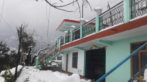 Thakur Homestay Munsyari with Panchachuli view