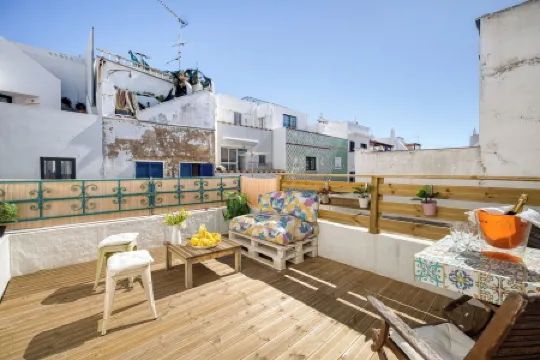 Casa das irmas. Typical Algarvian house in the center of town.