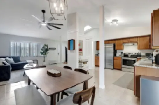 Charming 2-bedroom house with pool and fenced in backyard. Sleeps 8