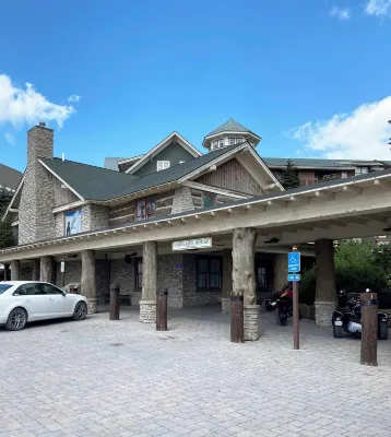 NEW! In Village Ski in/Ski out - HH#210 Hootenanny Hut sleeps 5