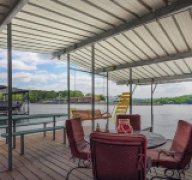 Charming 3-bedroom house with breathtaking views of the Lake of the Ozarks