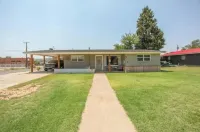 Texan delight- 6 bed house/large yard/streaming!