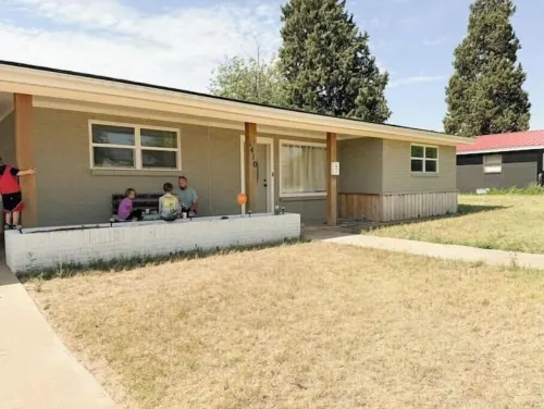 Texan delight- 6 bed house/large yard/streaming!