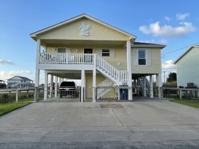 Hummingbird Festival! Intercoastal water view! Pets OK! Free WIFI! Hotels near Texas Maritime Museum