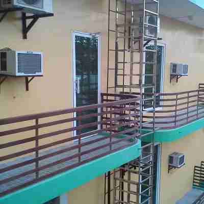 RedDoorz Plus @ Taj Hotel Tuguegarao Hotel Exterior