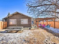Downtown Buena Vista Cabin w/ Patio & Grill! Ξενοδοχεία στην πόλη Buena Vista