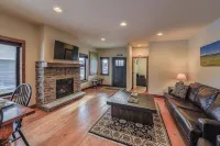 Well Appointed Vacation House in Ennis only 3 blocks from Main St. - Wi-Fi