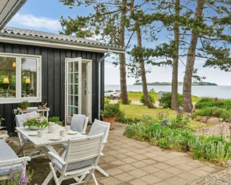 "Varma" - 25m from the Sea Hoteles en Føllenslev