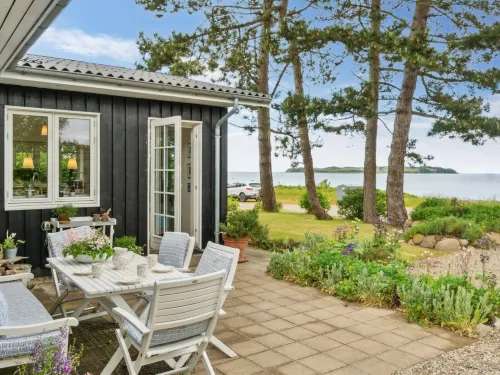 "Varma" - 25m from the Sea - Homestays