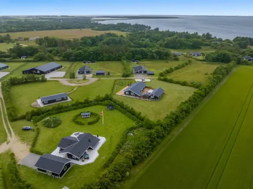 "Antero" - 500m to the Fjord Hotels in Spottrup