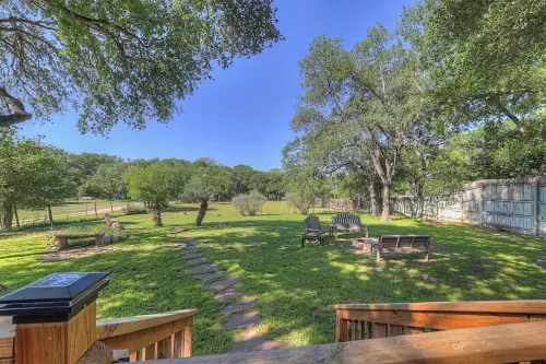 Gettin' Guada Loopy with Hot Tub & Riverfront Hotels in Geronimo