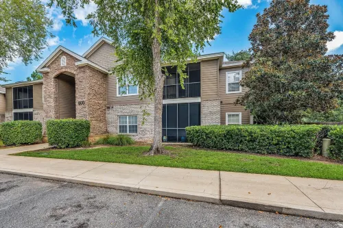 Private Condo + pool access - close to OWA waterpark, sportsplex & Gulf beaches