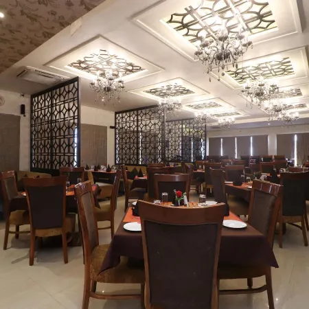 Hotel Golden Laurel Inn