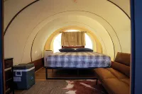 Desert Sage Retreat Hotels in Colorado City