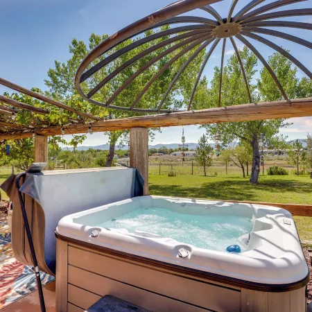 Cortez Retreat w/ Hot Tub - 11 mi to Mesa Verde!