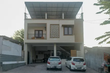 RedDoorz Syariah Near Unimus Semarang