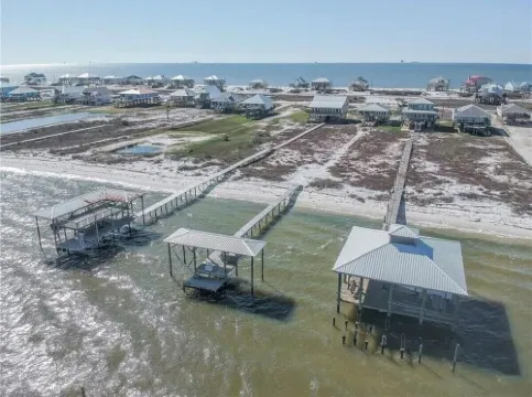 4Br/3BA with Private Beach, Pier/Boat Lift, Dog Friendly, Free Kayaks, Best WiFi