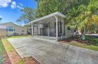 Enchanted Cottage with Pool and Mini-Golf Near Disney