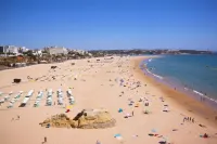 靠近埃斯波森德的甜美三臥室露台住宅