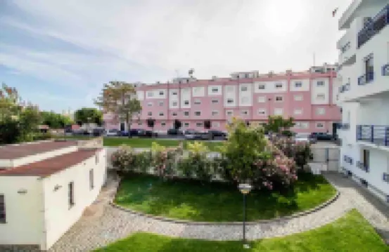 Bright Flat by Carcavelos Beach With Fast Wi-fi