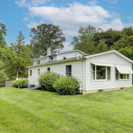 Pennington Home w/ Deck ~ 9 Mi to Princeton!