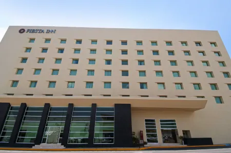 Fiesta Inn Ecatepec Отели в г. Ecatepec de Morelos