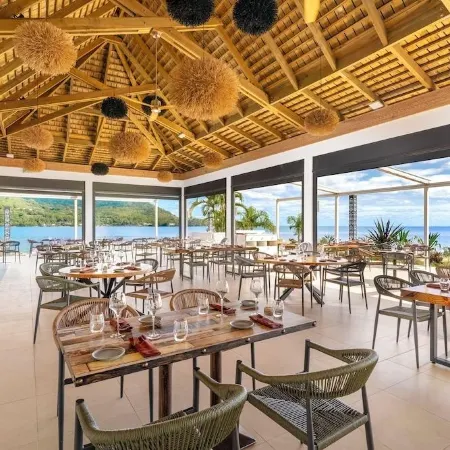 Cook's Bay Hotel & Suites