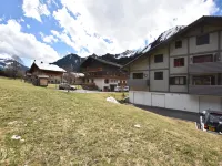 Apartment in La Chapelle near Ski Lift