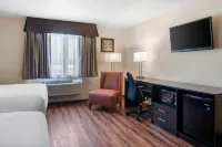 Econo Lodge Inn & Suites - parking